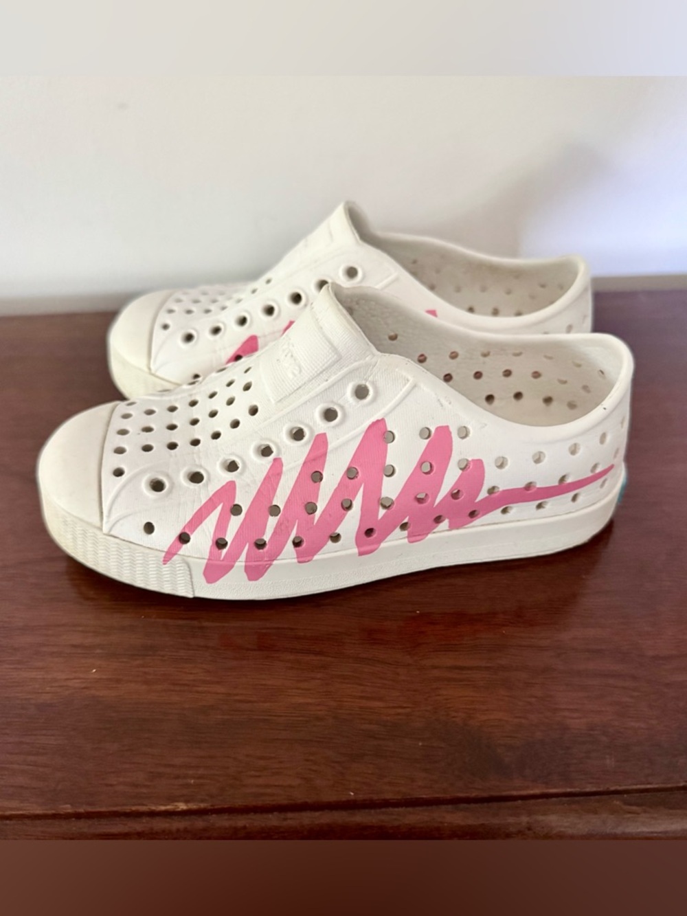 Native Girls Shoes White Pink Crayola Slip On Waterproof Size C11